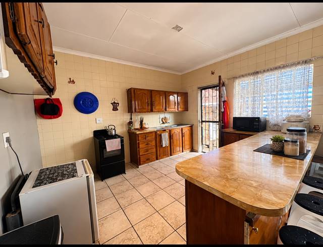 2 BEDROOM TOWNHOUSE FOR SALE IN WALDRIFT
